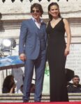 şirret | Hayley Atwell, Tom Cruise ile hiç çıkmadığını, onu bir 'amca' gibi gördüğünü söyledi