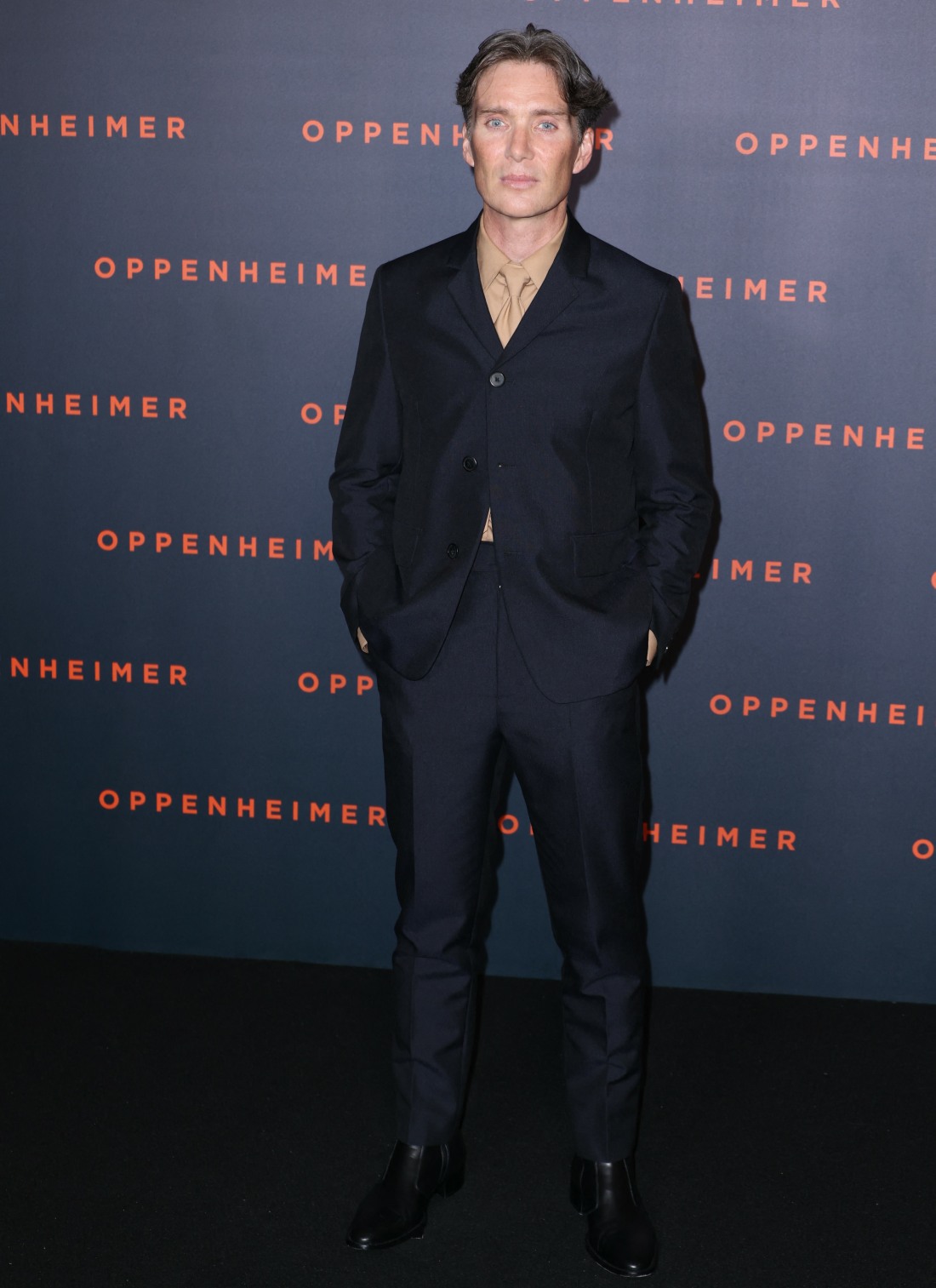 şirret | Emily Blunt, Paris 'Oppenheimer' galası için naneli bir Balmain giydi: iğrenç mi?
