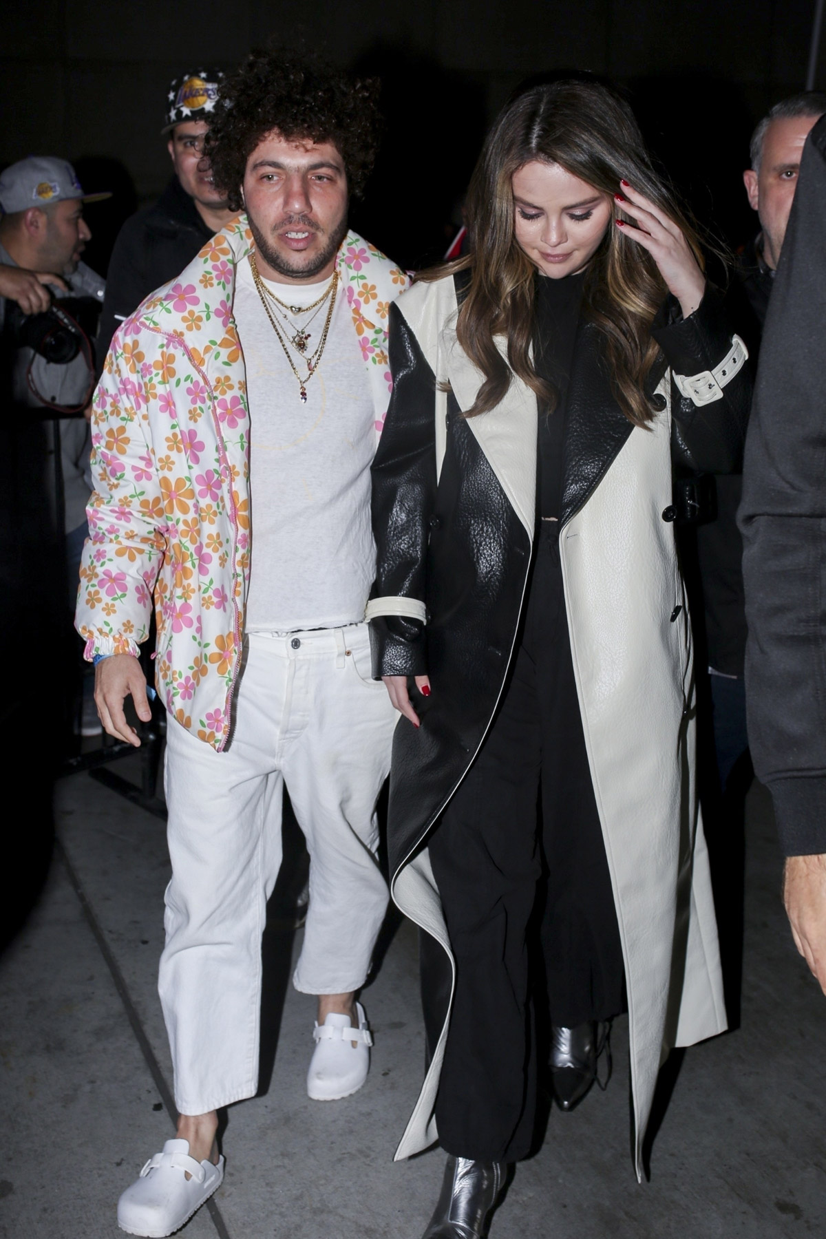 Selena Gomez & Benny Blanco were so cute together courtside at a Knicks game