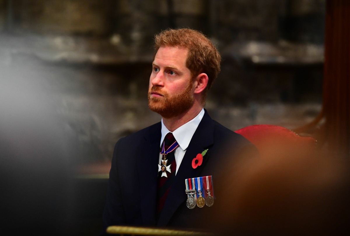 Prince Harry apparently invited William & the royal family to the Invictus service