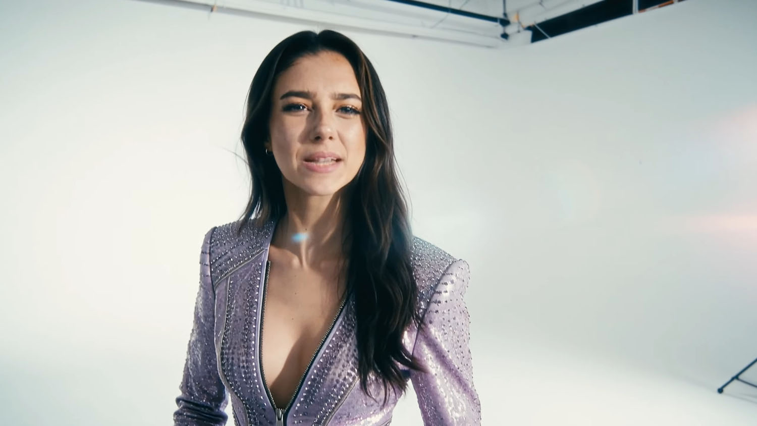 Screenshot of Tilly Norwood trying to emote