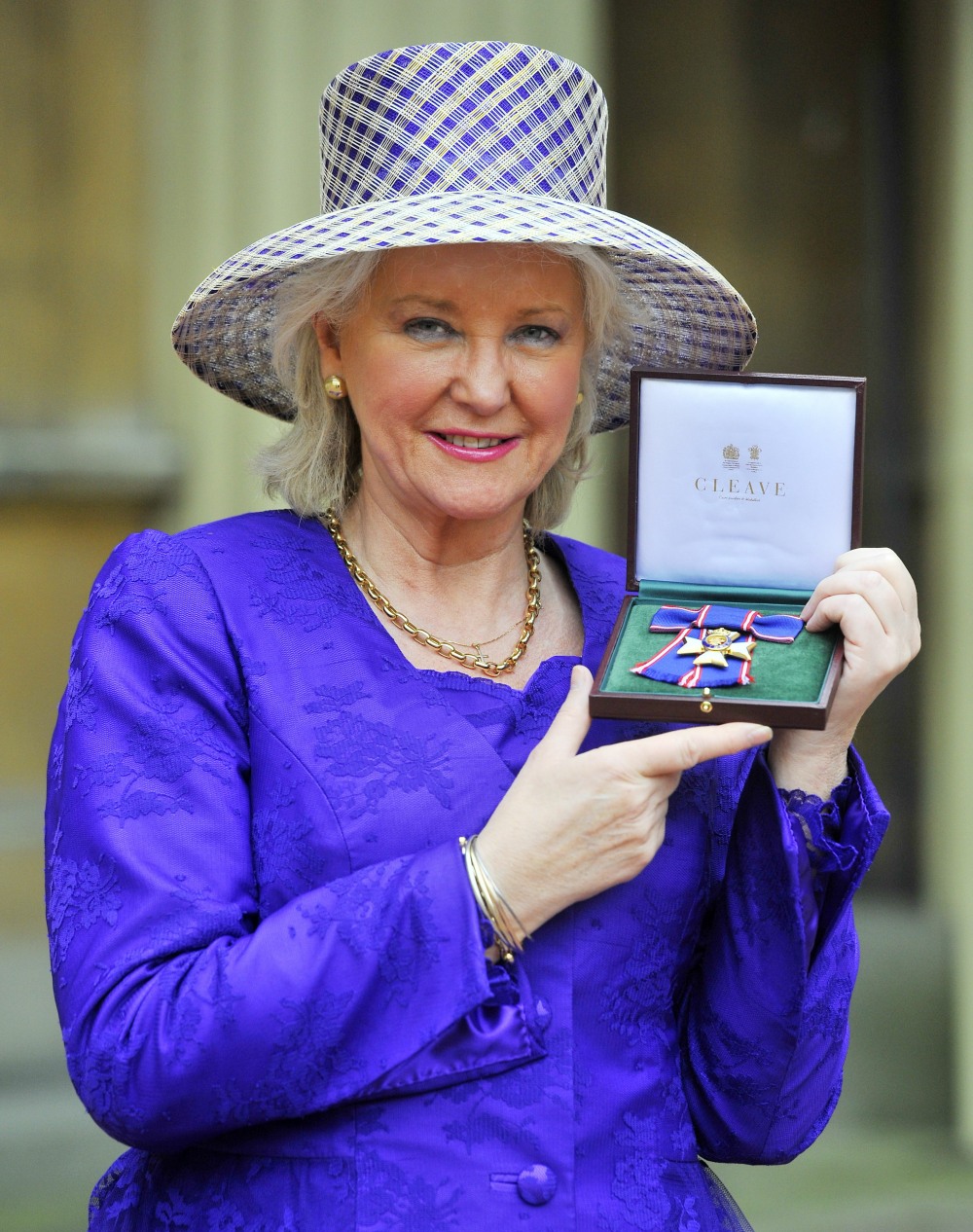 Angela Kelly spoke to Vanity Fair & there's a new 'tiara-gate' variant in this piece