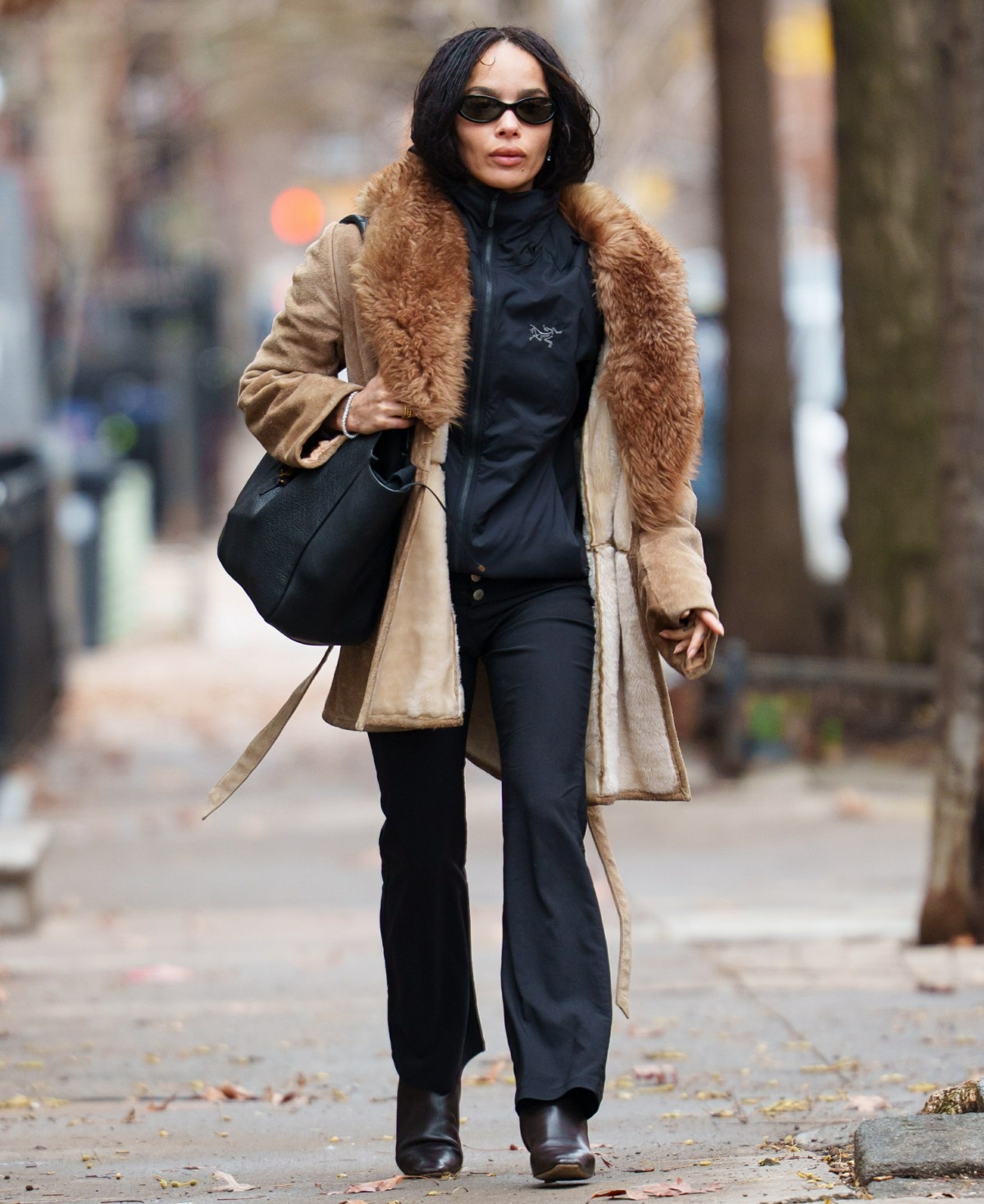 Zoe Kravitz & Harry Styles might be engaged, she’s wearing a huge diamond ring