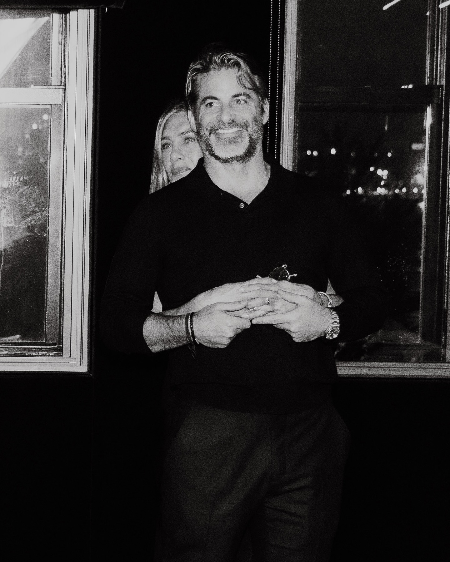Jennifer Aniston hugging Jim Curtis from behind