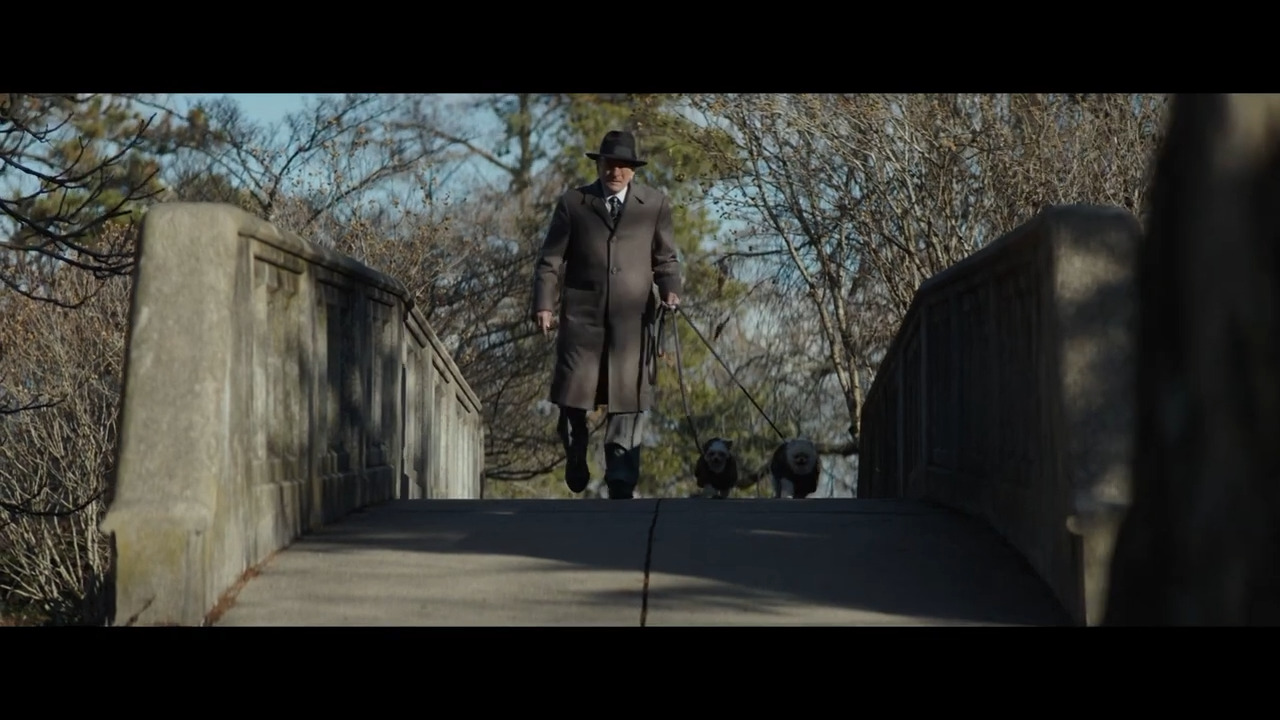 Robert De Niro with his real dogs in The Alto Knights